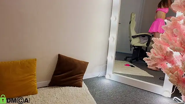 Snapshot of Miche1le_Allenne chatting on December 16, 2025, 1:10 am Miche1le Allenne online show from December 16, 2025, 1:10 am