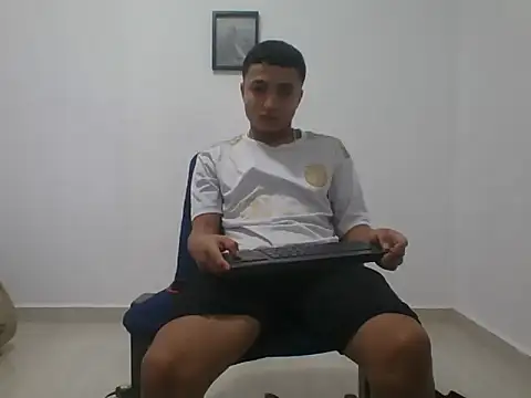 Snapshot of yissus_20_ chatting on November 8, 2025, 6:00 pm yissus 20 online show from November 8, 2025, 6:00 pm