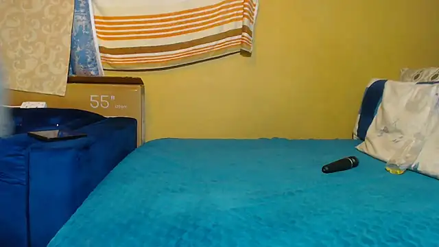 Snapshot of CandyMayaxx2 chatting on December 4, 2025, 5:23 pm CandyMayaxx2 online show from December 4, 2025, 5:23 pm