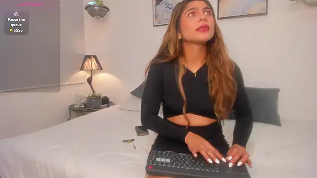 MiaCoopper online show from October 9, 2025, 2:56 am