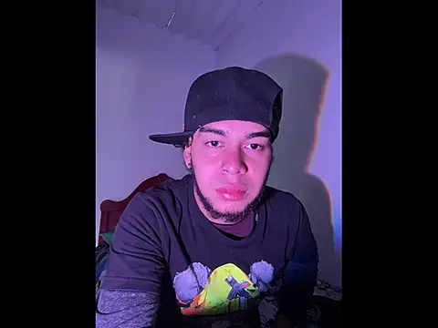 enzo vittale03  online show from February 24, 2026, 2:29 pm