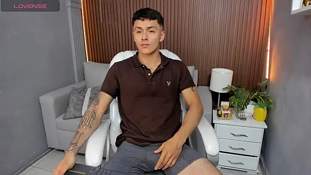 Leo santoro online show from November 20, 2025, 1:34 pm