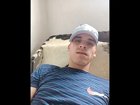 Snapshot of alex-golden chatting on December 3, 2025, 5:23 pm alex-golden online show from December 3, 2025, 5:23 pm