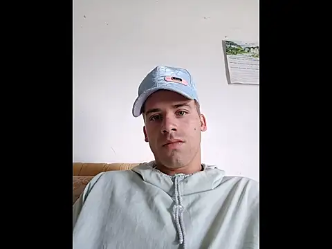 Snapshot of alex-golden chatting on January 7, 2026, 3:17 pm alex-golden online show from January 7, 2026, 3:17 pm