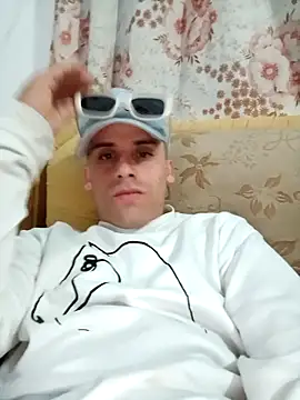 Snapshot of alex-golden chatting on March 31, 2026, 12:45 am alex-golden online show from March 31, 2026, 12:45 am