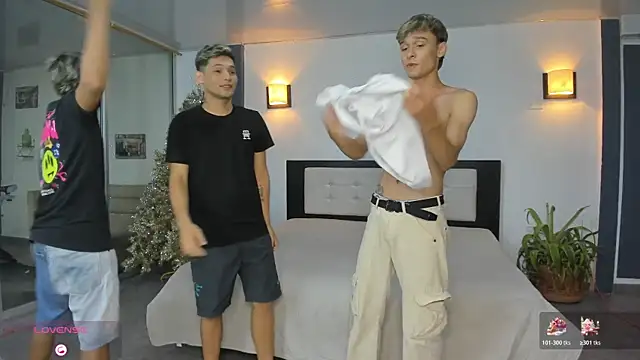 Snapshot of Bisexlifehot__ chatting on November 29, 2025, 11:16 pm Bisexlifehot online show from November 29, 2025, 11:16 pm