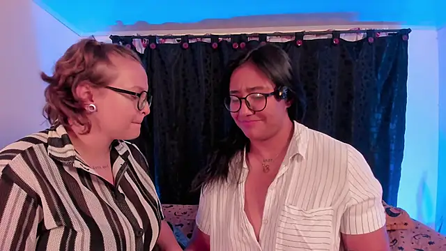 Snapshot of CrazyCakes_ chatting on May 18, 2026, 2:23 am CrazyCakes online show from May 18, 2026, 2:23 am