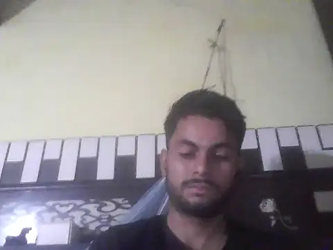 ursdreamperson online show from October 30, 2025, 2:21 am