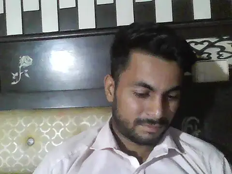 ursdreamperson online show from November 3, 2025, 5:45 am