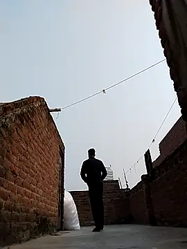 ursdreamperson online show from November 22, 2025, 3:16 am