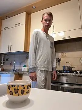 Italy sex boy online show from September 27, 2025, 11:38 am