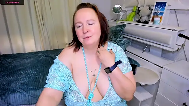 Snapshot of WifeyXRated chatting on April 16, 2026, 5:41 am WifeyXRated online show from April 16, 2026, 5:41 am