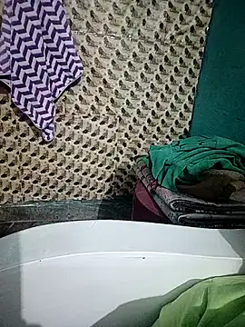 Snapshot of amitkumarkangra chatting on December 18, 2025, 5:17 pm amitkumarkangra online show from December 18, 2025, 5:17 pm