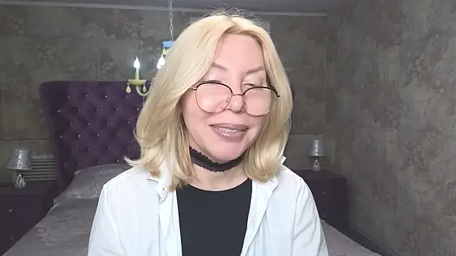 Wendy Waves online show from November 16, 2025, 12:54 pm