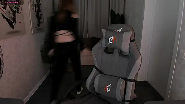 Lori Blossom online show from February 27, 2026, 1:28 am