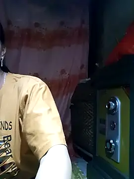 Snapshot of Phuongphuongg chatting on September 18, 2025, 1:36 pm Phuongphuongg online show from September 18, 2025, 1:36 pm