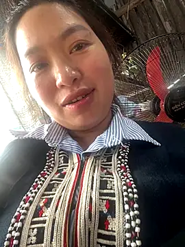 Snapshot of Nhung584 chatting on October 16, 2025, 7:27 am Nhung584 online show from October 16, 2025, 7:27 am