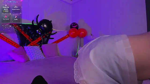 M1BabyG1rl online show from November 3, 2025, 7:57 am