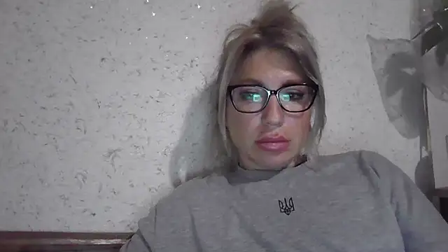 Snapshot of fox_red_lady7 chatting on April 7, 2026, 7:37 pm fox red lady7 online show from April 7, 2026, 7:37 pm