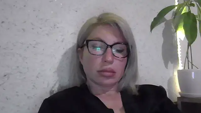Snapshot of fox_red_lady7 chatting on April 24, 2026, 7:27 pm fox red lady7 online show from April 24, 2026, 7:27 pm