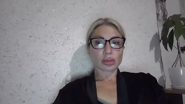 Snapshot of fox_red_lady7 chatting on May 31, 2026, 7:14 pm fox red lady7 online show from May 31, 2026, 7:14 pm