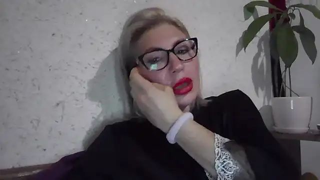 Snapshot of fox_red_lady7 chatting on April 21, 2026, 6:58 pm fox red lady7 online show from April 21, 2026, 6:58 pm