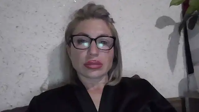 Snapshot of fox_red_lady7 chatting on April 15, 2026, 8:53 pm fox red lady7 online show from April 15, 2026, 8:53 pm