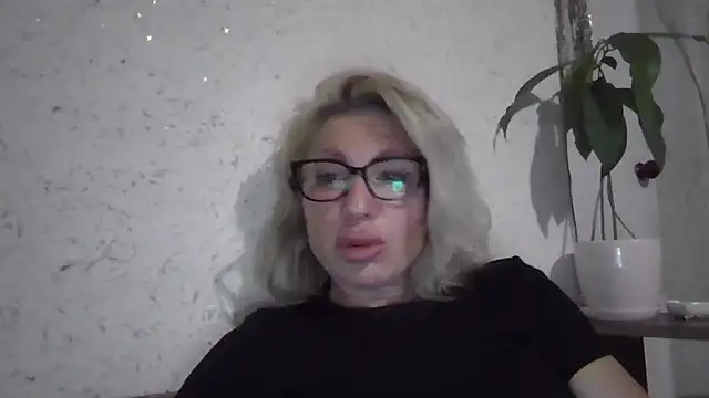 Snapshot of fox_red_lady7 chatting on May 8, 2026, 7:39 pm fox red lady7 online show from May 8, 2026, 7:39 pm