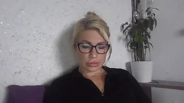 fox red lady7 online show from October 18, 2025, 9:55 am