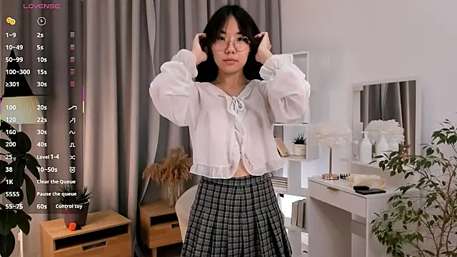 UdelaDodson online show from November 15, 2025, 1:09 am