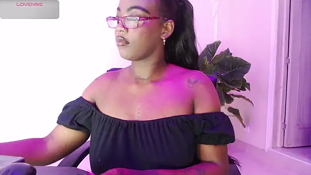 Snapshot of ReinaMiah chatting on November 2, 2025, 3:55 am ReinaMiah online show from November 2, 2025, 3:55 am