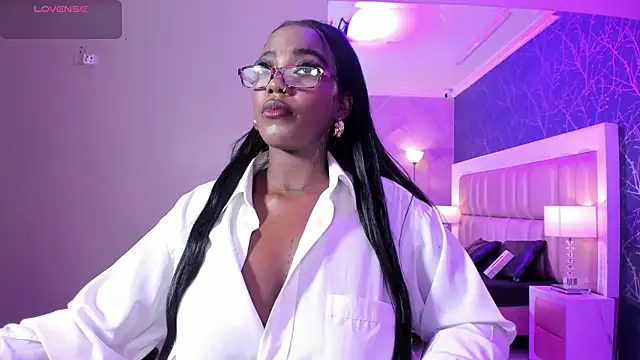 Snapshot of ReinaMiah chatting on November 9, 2025, 4:27 am ReinaMiah online show from November 9, 2025, 4:27 am