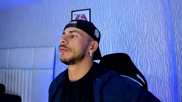 Snapshot of dylan_jacobx chatting on December 3, 2025, 3:40 am dylan jacobx online show from December 3, 2025, 3:40 am