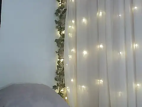 Snapshot of lishainparis18 chatting on November 22, 2025, 7:35 pm lishainparis18 online show from November 22, 2025, 7:35 pm