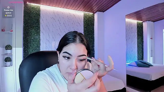 sofiacaramel online show from February 16, 2026, 1:54 pm