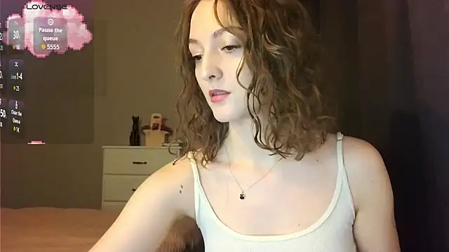 white liillyy online show from December 19, 2025, 10:56 pm