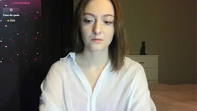 white liillyy online show from March 23, 2026, 9:03 pm