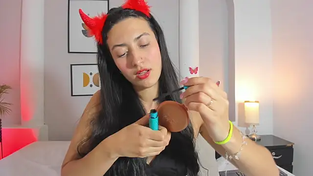 victoria flores1 online show from October 30, 2025, 11:01 pm