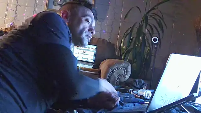 Snapshot of LBojie chatting on December 17, 2025, 10:20 am LBojie online show from December 17, 2025, 10:20 am