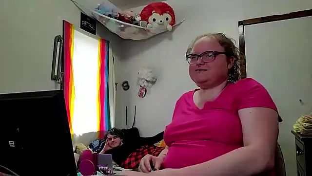 Snapshot of KadiSparkle chatting on May 5, 2026, 10:46 pm KadiSparkle online show from May 5, 2026, 10:46 pm
