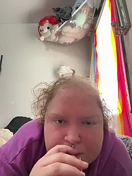 Snapshot of KadiSparkle chatting on May 6, 2026, 6:12 pm KadiSparkle online show from May 6, 2026, 6:12 pm
