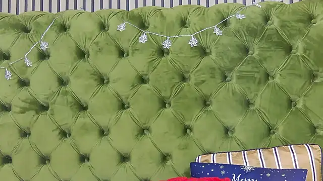 Snapshot of LunaHart chatting on December 18, 2025, 4:22 pm LunaHart online show from December 18, 2025, 4:22 pm