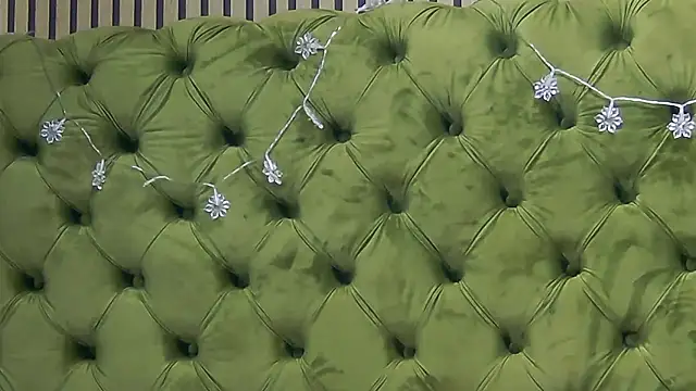 Snapshot of LunaHart chatting on January 15, 2026, 1:47 pm LunaHart online show from January 15, 2026, 1:47 pm