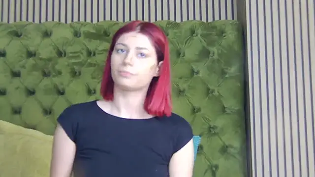 Snapshot of LunaHart chatting on February 20, 2026, 7:43 am LunaHart online show from February 20, 2026, 7:43 am