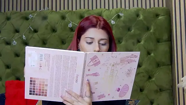 Snapshot of LunaHart chatting on January 11, 2026, 5:42 pm LunaHart online show from January 11, 2026, 5:42 pm