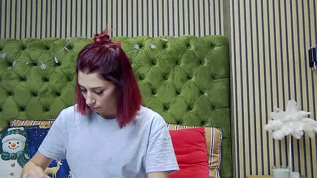 Snapshot of LunaHart chatting on December 21, 2025, 3:36 pm LunaHart online show from December 21, 2025, 3:36 pm