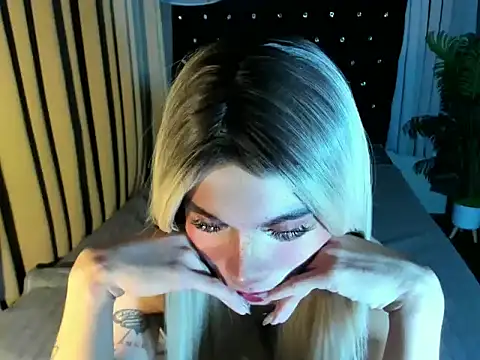 samantha fox8 online show from October 17, 2025, 9:45 am