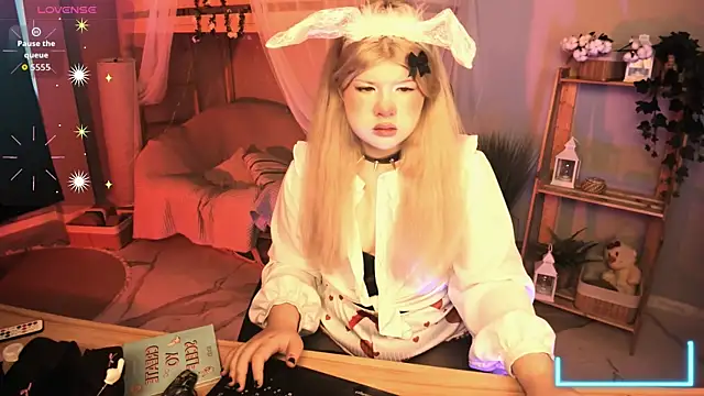 LilithNelson online show from September 21, 2025, 9:36 am