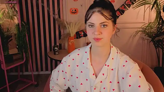 Snapshot of Wander_Waves chatting on November 1, 2025, 8:46 pm Wander Waves online show from November 1, 2025, 8:46 pm