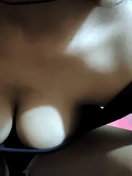 Snapshot of RAYI_Queen_2 chatting on March 18, 2026, 1:02 pm RAYI Queen 2 online show from March 18, 2026, 1:02 pm